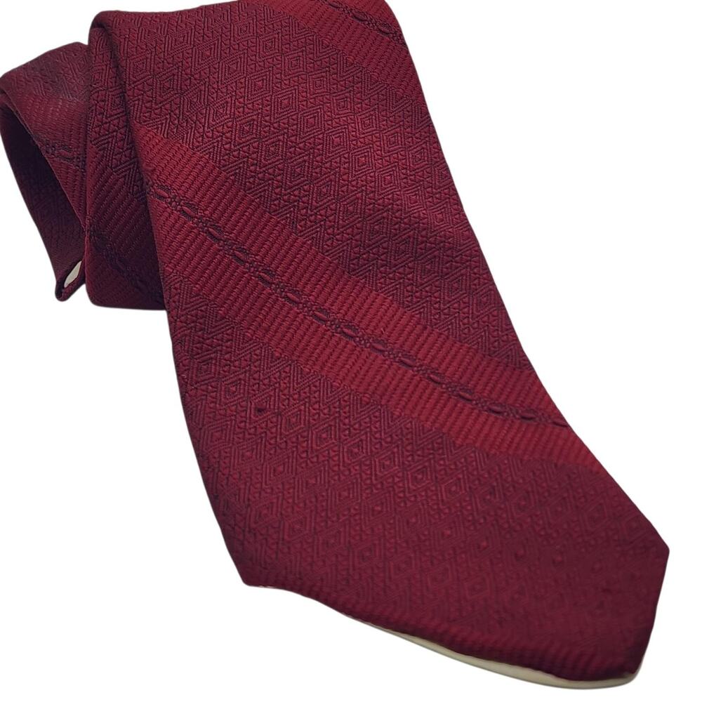 Vintage Monsieur Cravateur Mens Tie Burgundy Geometric Textured Classic Necktie